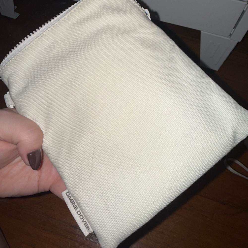 Dagne Dover Skye Essentials Poucg